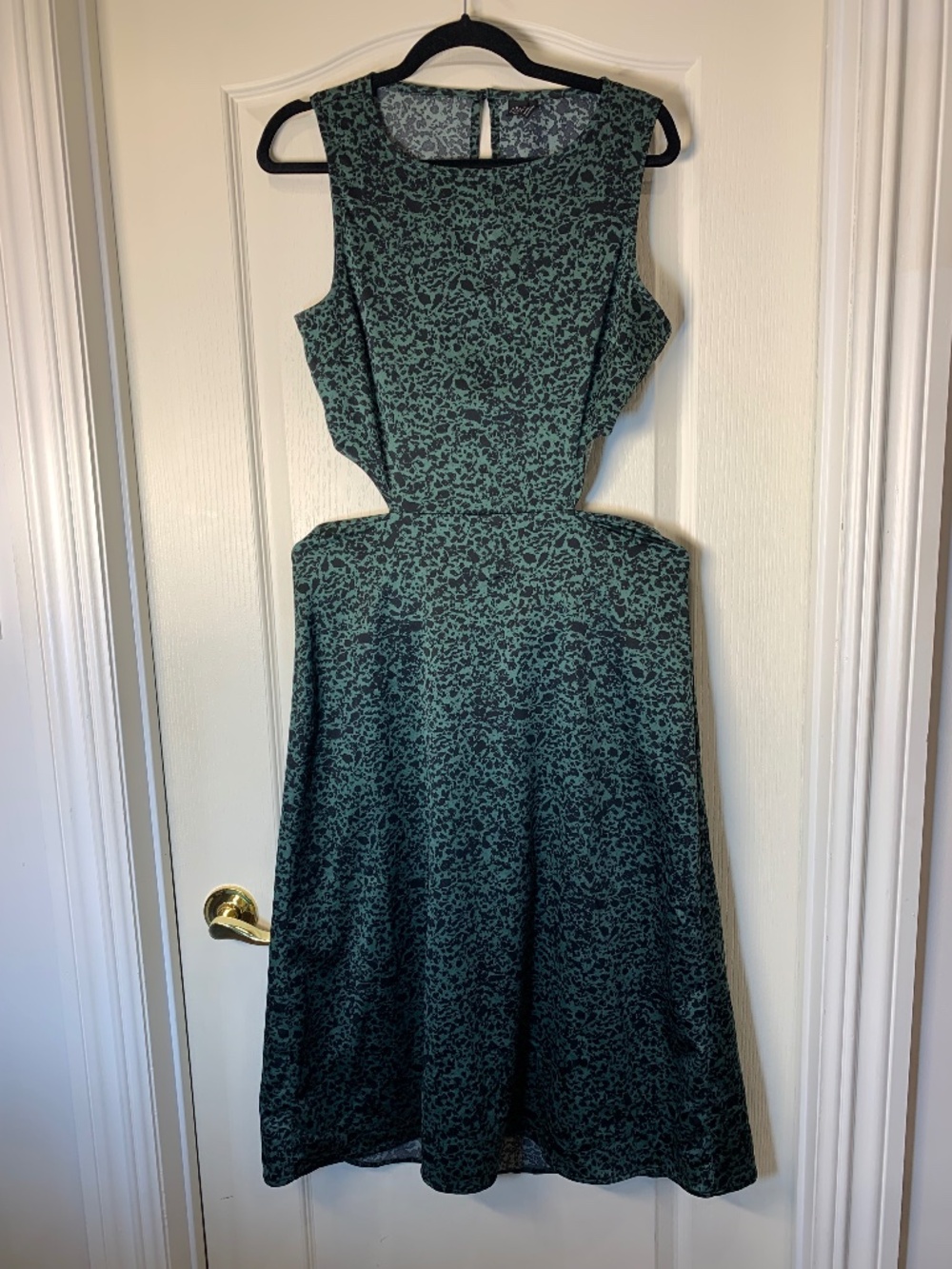 Icone Simons Feminine Green Leopard Print Side Cutout Lightweight‎ Maxi Dress, M